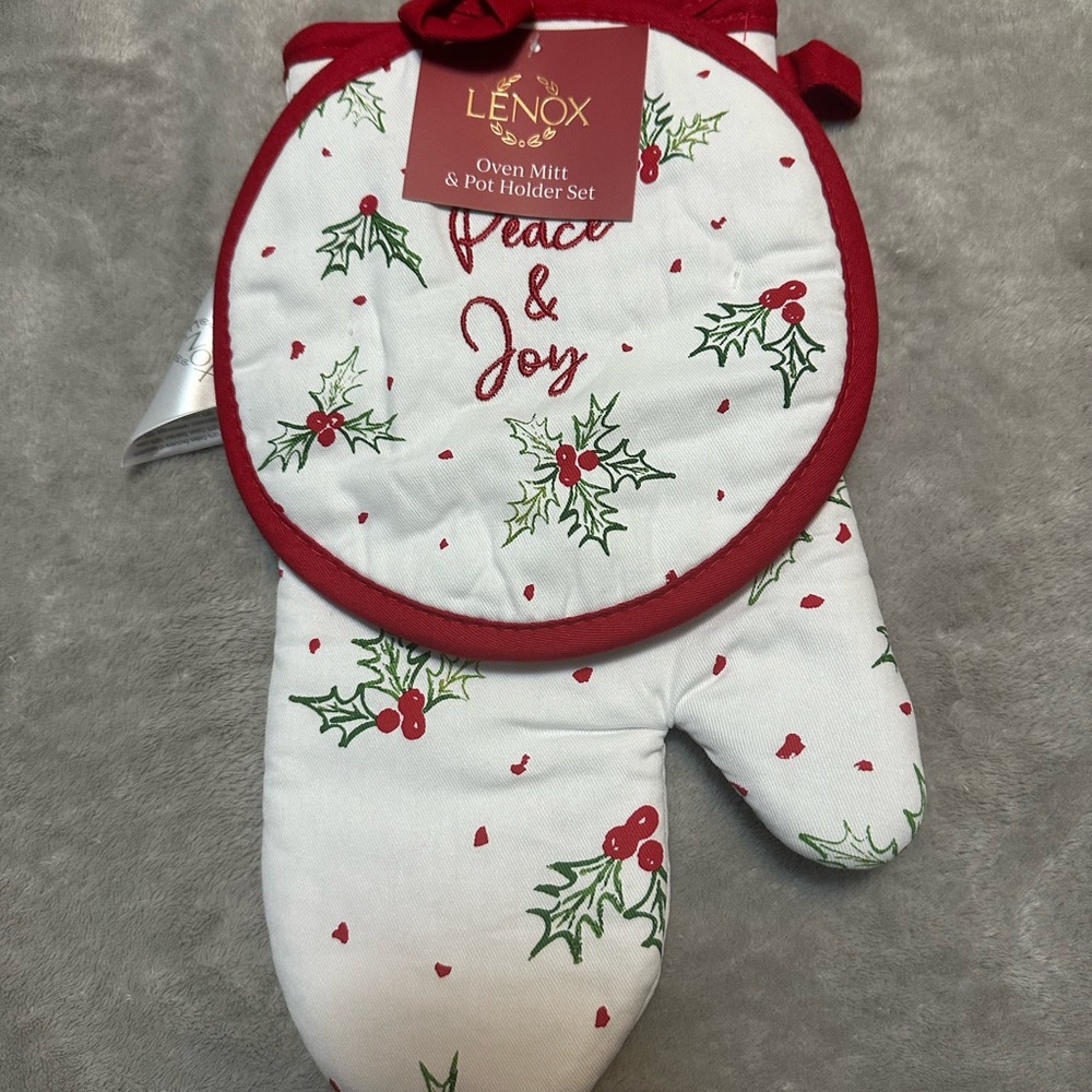 Lenox Mitt and oven holder set new